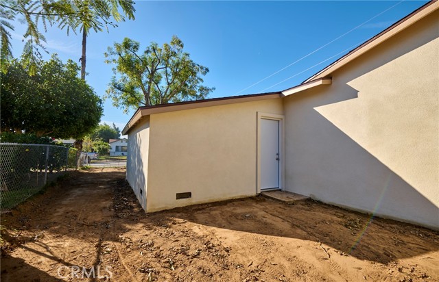 6001 De La Vista, Jurupa Valley CA: https://media.crmls.org/medias/72672816-199a-4243-8c07-98dbd105de43.jpg