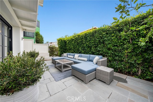 Detail Gallery Image 40 of 52 For 441 28th St, Manhattan Beach,  CA 90266 - 4 Beds | 4/1 Baths