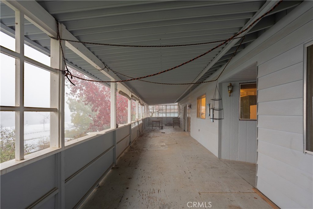 https://media.crmls.org/medias/726a359d-2019-417a-b0c3-4531106a8a44.jpg?preset=X-Large