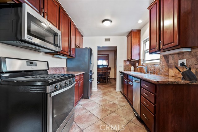 Detail Gallery Image 17 of 66 For 1327 Grove Ave, Upland,  CA 91786 - 3 Beds | 2 Baths