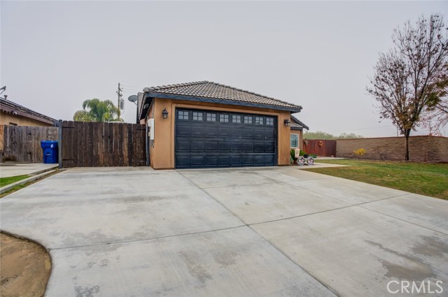 Detail Gallery Image 3 of 31 For 111 Planada Dr, Shafter,  CA 93263 - 3 Beds | 2 Baths