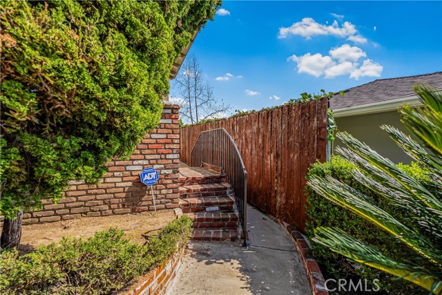 Detail Gallery Image 8 of 41 For 1111 Arbor Dell Rd, Los Angeles,  CA 90041 - 3 Beds | 2 Baths