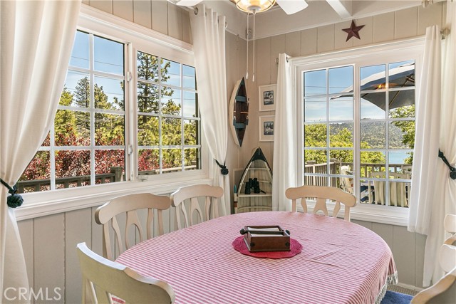 Detail Gallery Image 13 of 44 For 27888 West Shore Rd, Lake Arrowhead,  CA 92352 - 3 Beds | 2 Baths