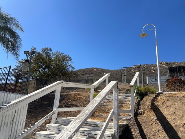 2005 Mt Vernon Avenue, Riverside CA: https://media.crmls.org/medias/726b8c6d-964a-4543-8d1f-c597d0280386.jpg