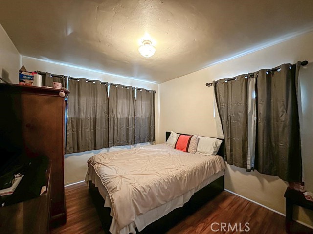 3915 E 11th Street, Long Beach CA: https://media.crmls.org/medias/726bec8a-07ff-4888-9c38-7458884cb93c.jpg