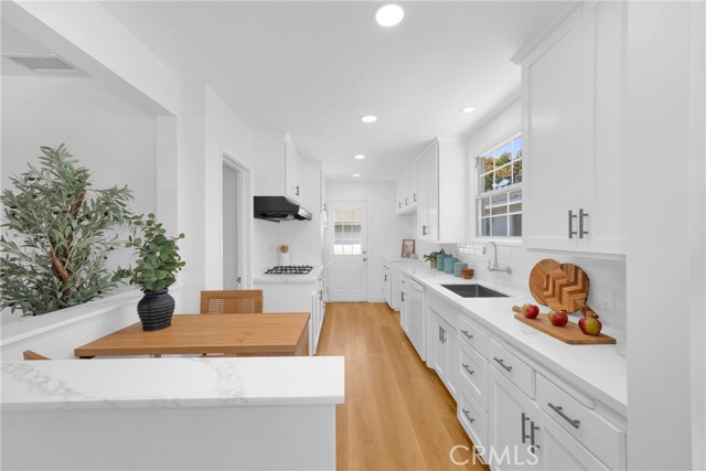 Image 14 of 66 For 6103 Pimenta Avenue
