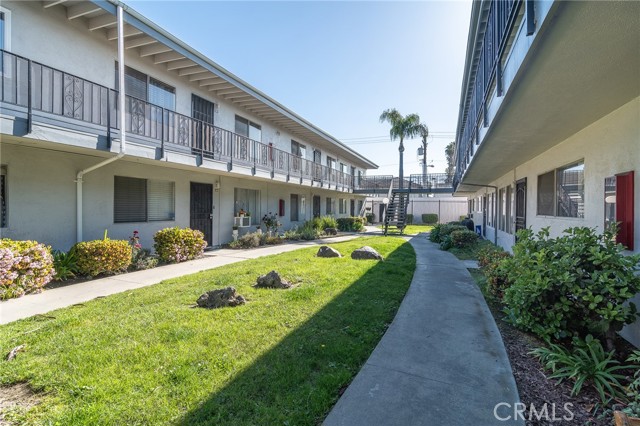 Detail Gallery Image 14 of 17 For 5530 Ackerfield Ave #303,  Long Beach,  CA 90805 - 1 Beds | 1 Baths