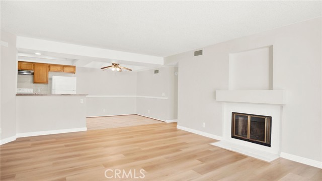 Detail Gallery Image 7 of 32 For 47 Town and Country, Pomona,  CA 91766 - 3 Beds | 2 Baths