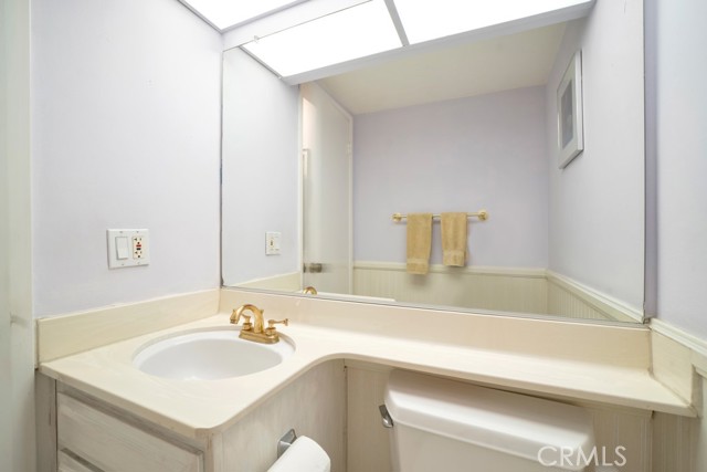 Detail Gallery Image 17 of 34 For 19431 Sherman Way #10,  Reseda,  CA 91335 - 2 Beds | 2/1 Baths