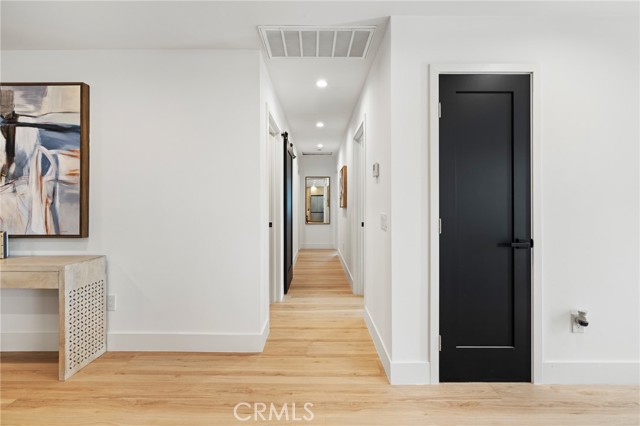 8840 Valjean Avenue, North Hills CA: https://media.crmls.org/medias/726e6444-b96f-4e31-8ee0-c18f5f333e63.jpg