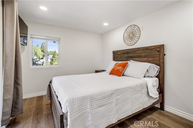 Detail Gallery Image 10 of 11 For 143 State Highway 173 #2, Lake Arrowhead,  CA 92352 - 2 Beds | 1 Baths