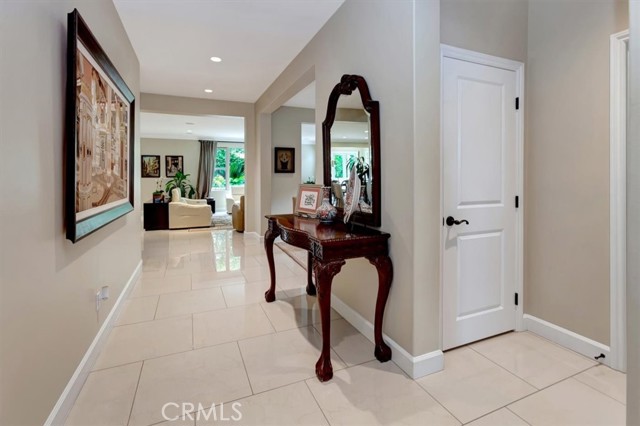 27 Looking Glass, Irvine CA: https://media.crmls.org/medias/726ff5a6-8e70-4b1a-8591-0efc67ee3744.jpg