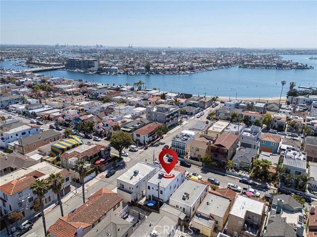69 Santa Ana Avenue, Long Beach CA: https://media.crmls.org/medias/7270336b-9883-4f9a-89ce-e1ba08aec3e6.jpg