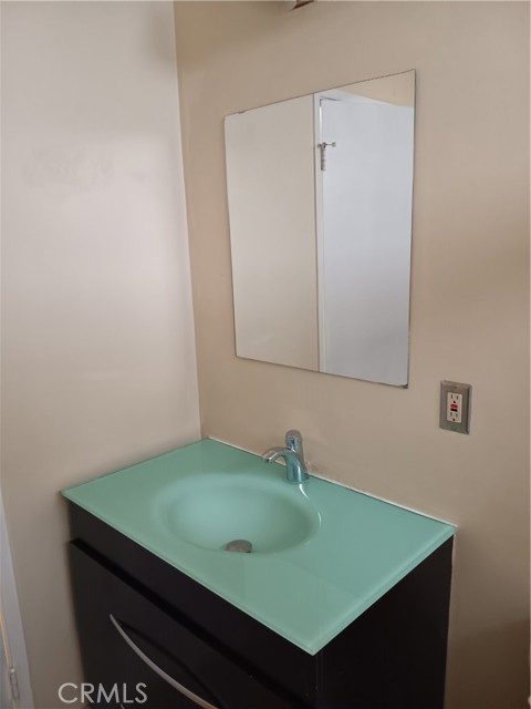 Detail Gallery Image 12 of 13 For 5760 Hazeltine Ave #3,  Van Nuys,  CA 91401 - 2 Beds | 2 Baths