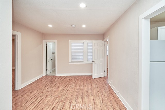 Detail Gallery Image 3 of 16 For 1329 W 37th Dr, Los Angeles,  CA 90007 - 4 Beds | 2 Baths