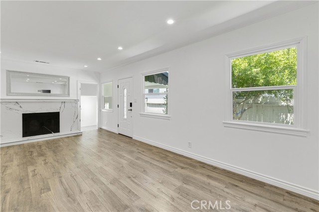 Detail Gallery Image 3 of 48 For 7611 Yates St, Tujunga,  CA 91042 - 2 Beds | 2 Baths