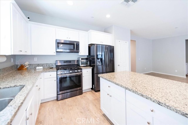 Detail Gallery Image 9 of 28 For 30151 Meadow Oaks, Menifee,  CA 92585 - 4 Beds | 2 Baths