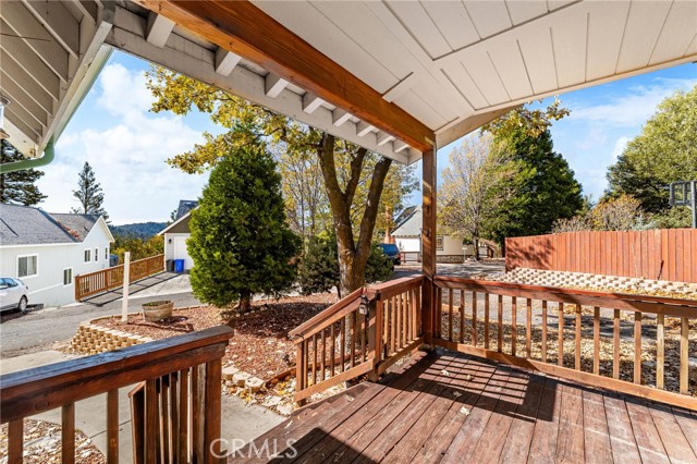 Detail Gallery Image 8 of 45 For 1158 Klondike, Lake Arrowhead,  CA 92352 - 4 Beds | 2/1 Baths