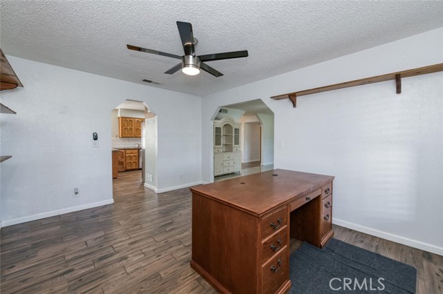 Detail Gallery Image 11 of 38 For 6732 E Harvey, Fresno,  CA 93727 - 3 Beds | 2 Baths