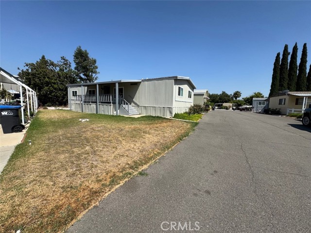 15181 Van Buren Boulevard, Riverside CA: https://media.crmls.org/medias/7274f2e7-0241-4ad5-9206-7bda5f5f1597.jpg
