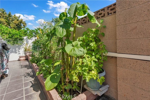 Detail Gallery Image 7 of 26 For 8681 Katella Ave #812,  Stanton,  CA 90680 - 4 Beds | 2 Baths