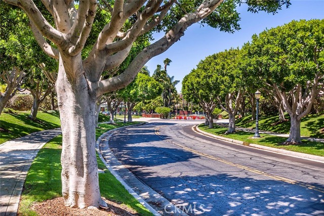 Detail Gallery Image 23 of 28 For 16 Monterey Ct, Manhattan Beach,  CA 90266 - 3 Beds | 3 Baths