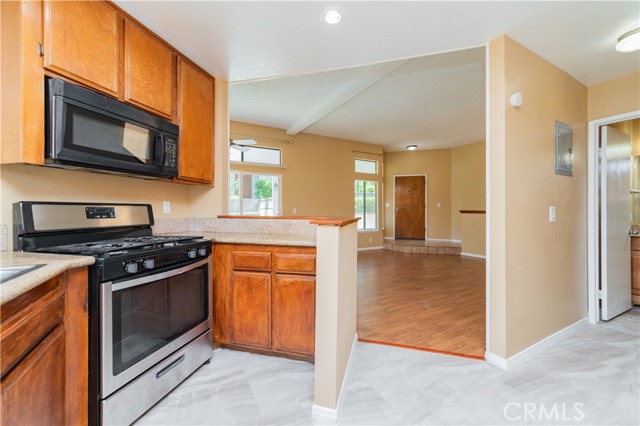 45 Willowcrest Lane, Pomona CA: https://media.crmls.org/medias/7275b1bc-fbd0-4ed1-8046-7025a19e001d.jpg