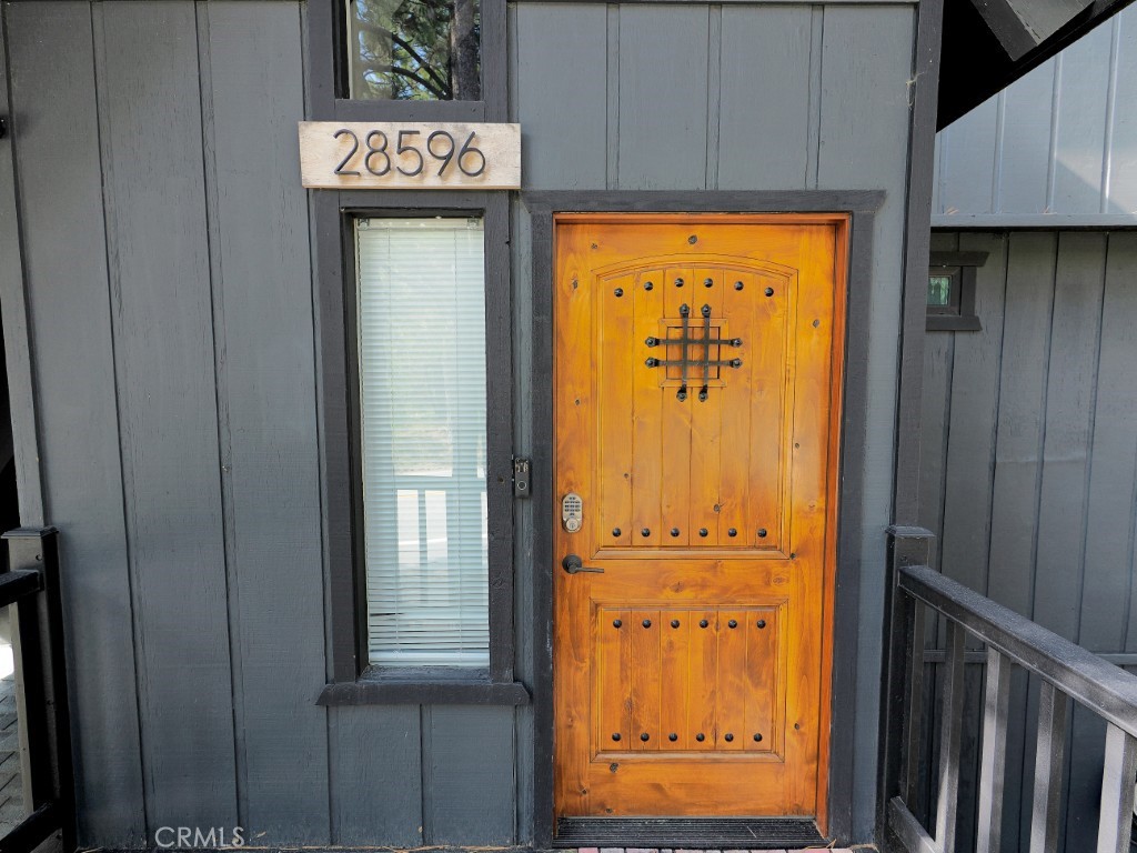 https://media.crmls.org/medias/7276a57f-652a-4d6e-bee4-ad07937f2597.jpg?preset=X-Large