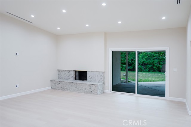 Detail Gallery Image 4 of 44 For 16840 Superior St, Northridge,  CA 91343 - 4 Beds | 3 Baths