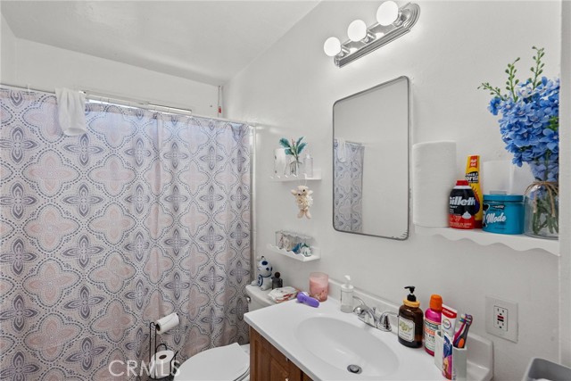 Detail Gallery Image 3 of 23 For 11816 Victory Bld, North Hollywood,  CA 91606 - – Beds | – Baths