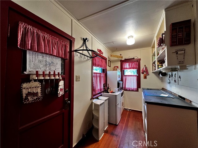 Detail Gallery Image 21 of 33 For 28547 Sycamore Dr, Lake Arrowhead,  CA 92385 - 2 Beds | 1 Baths
