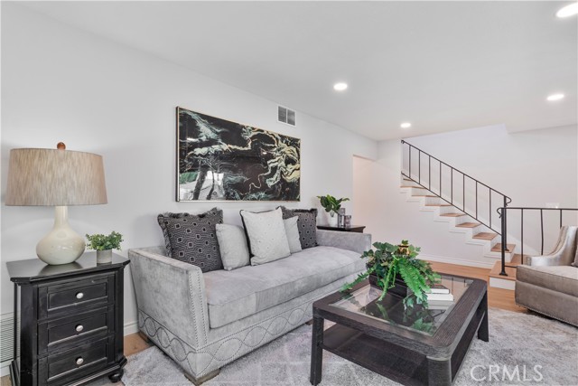 Detail Gallery Image 10 of 38 For 1736 E Oakridge, West Covina,  CA 91792 - 3 Beds | 2/1 Baths