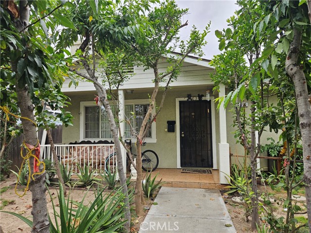 Detail Gallery Image 2 of 18 For 519 E Walnut St, Santa Ana,  CA 92701 - 4 Beds | 2 Baths