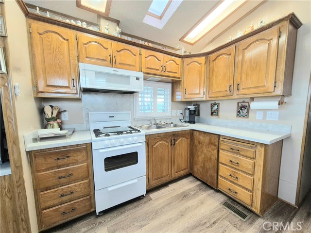 Detail Gallery Image 5 of 15 For 1295 S Cawston #102,  Hemet,  CA 92545 - 1 Beds | 1 Baths