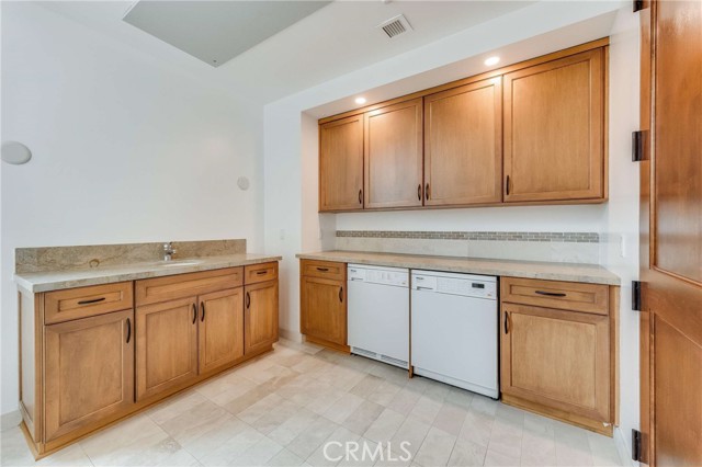 345 E Colorado Boulevard, Pasadena CA: https://media.crmls.org/medias/727d3734-138d-48fd-b51f-c0dfcce33a4d.jpg