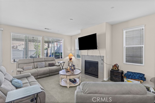 Detail Gallery Image 5 of 26 For 39562 Strada Pozzo, Lake Elsinore,  CA 92532 - 4 Beds | 3 Baths