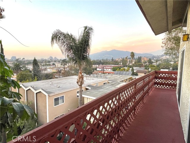 Detail Gallery Image 31 of 32 For 1523 E Windsor Rd 101a,  Glendale,  CA 91205 - 3 Beds | 2 Baths