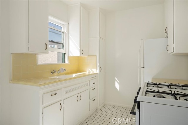 Detail Gallery Image 6 of 14 For 1126 Chelsea Ave #B,  Santa Monica,  CA 90403 - 0 Beds | 1 Baths