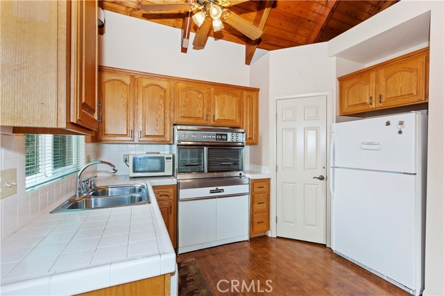 Detail Gallery Image 7 of 20 For 801 Jagerhorn Dr, Lake Arrowhead,  CA 92352 - 3 Beds | 2/1 Baths