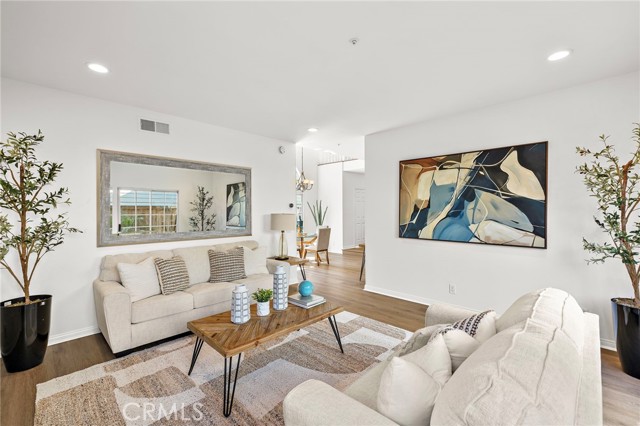 Detail Gallery Image 4 of 28 For 2563 Orange Ave #C,  Costa Mesa,  CA 92627 - 3 Beds | 2/1 Baths