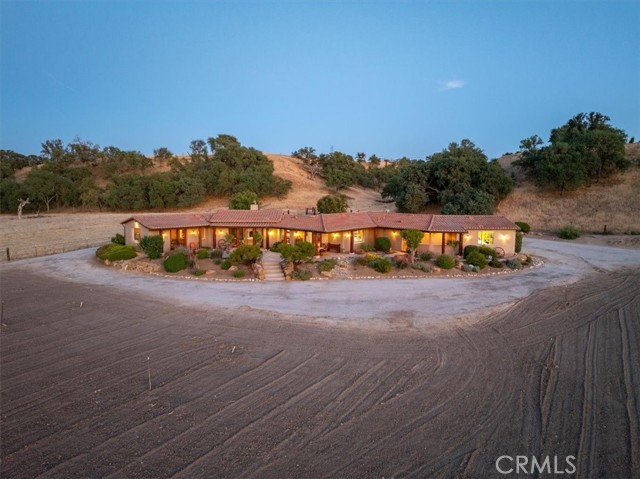 5085 Martingale Circle, San Miguel CA: https://media.crmls.org/medias/72826c86-8421-4085-9932-ef905a97a1c5.jpg