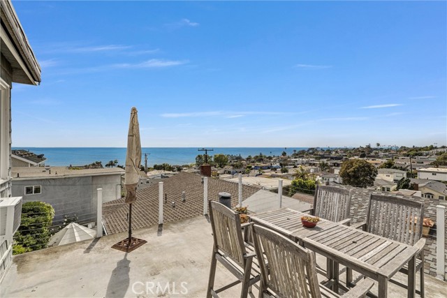 266 Grandview, Laguna Beach CA: https://media.crmls.org/medias/72839e97-b7be-42aa-bd84-5d6c621ff405.jpg