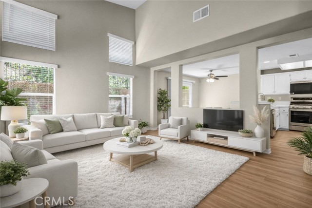 Detail Gallery Image 5 of 26 For 566 Hooper, Simi Valley,  CA 93065 - 3 Beds | 2/1 Baths