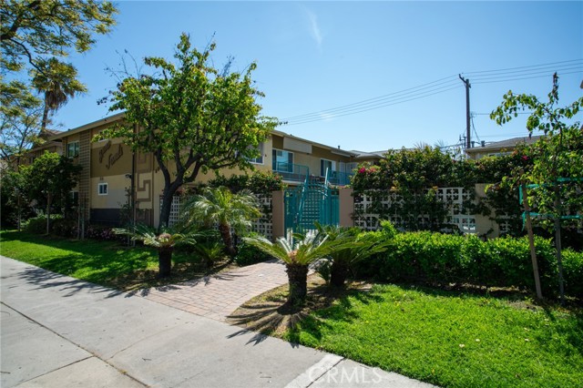 1764 1768 W Juno Avenue, Anaheim CA: https://media.crmls.org/medias/7283c90f-590c-4bc3-9bd6-e4c6a3865295.jpg