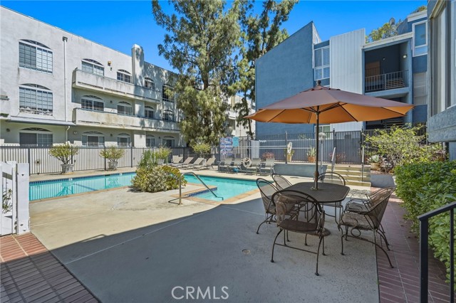 Detail Gallery Image 49 of 54 For 17711 Margate St #103,  Encino,  CA 91316 - 2 Beds | 1/1 Baths