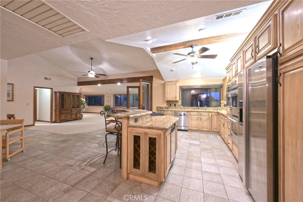 https://media.crmls.org/medias/72855c10-33b1-4105-a32e-dba09ef75229.jpg?preset=X-Large