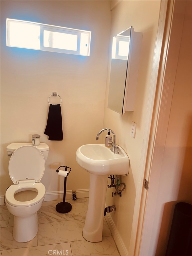 https://media.crmls.org/medias/728571ac-153a-49d5-a2ec-e569d5d7195c.jpg?preset=X-Large