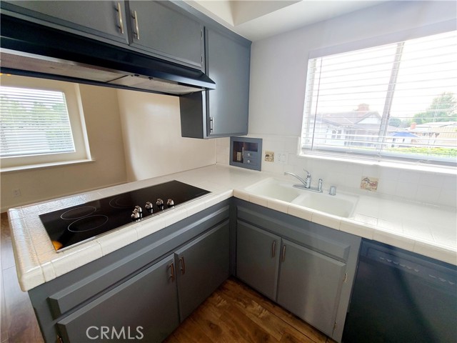 1463 Strawberry Hill Road, Thousand Oaks CA: https://media.crmls.org/medias/728592f2-526a-4652-9fda-71f1aa1ca5a0.jpg