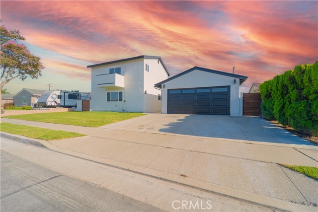 Detail Gallery Image 1 of 57 For 6526 Corinne Cir, Buena Park,  CA 90620 - 5 Beds | 2/1 Baths