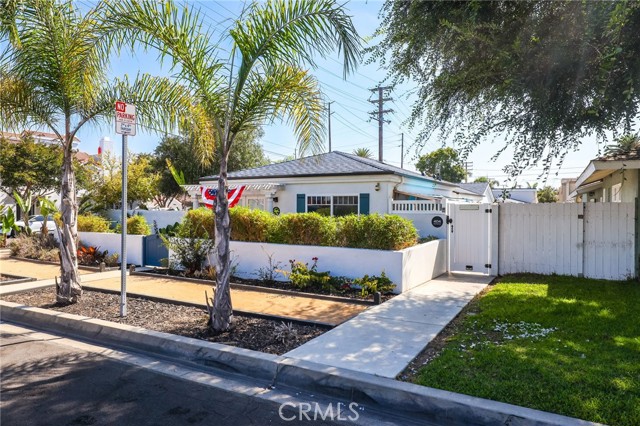 402 Indianapolis Avenue, Huntington Beach CA: https://media.crmls.org/medias/7286aa25-1e30-4a4a-941b-dddc7a85d30c.jpg